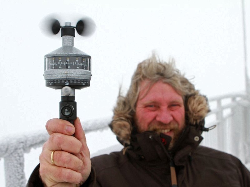 ...kündeten steigende Windgeschwindigkeiten vom nahenden Sturmtief Xaver. Wetterbeobachter Ingo Nitschke...