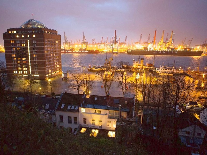 Hochwasser in Hamburg: Die Feuerwehr rückte zu Hunderten Einsätzen aus.