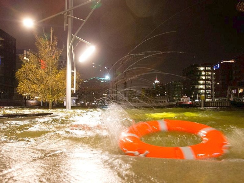 Hochwasser in Hamburg: Die Feuerwehr rückte zu Hunderten Einsätzen aus.