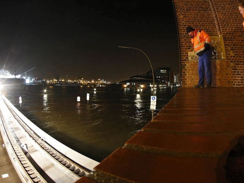 Hochwasser in Hamburg: Die Feuerwehr rückte zu Hunderten Einsätzen aus.