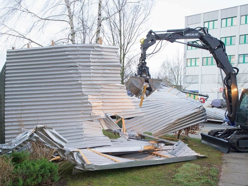 Die Folgen von Orkan Xaver in Stralsund: Dort wurde ein Supermarkt vollständig abgedeckt.