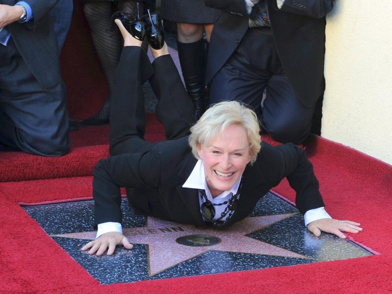 ...Glenn Close begriffen - und macht sich einen Spaß draus. OhmeinGottohmeinGottohmein...