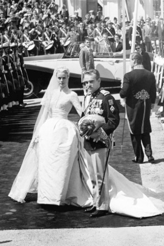 Am 19.April 1956 fand die Hochzeit von Fürst Rainier III. und Fürstin Gracia Patricia statt. Im Jahr 1982 starb Grace Kelly bei einem Autounfall.