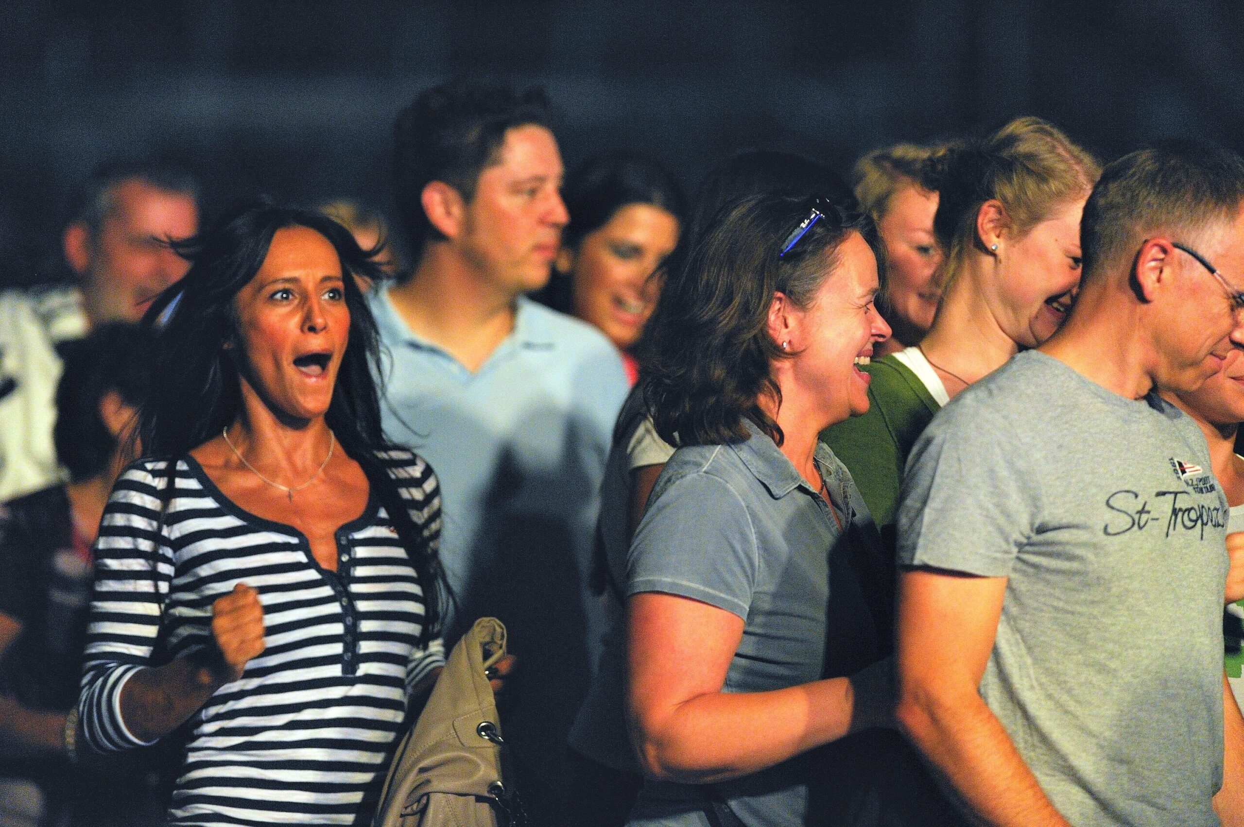 Der deutsche Komiker und Kabarettist Bülent Ceylan zeigte seine Comedy-Show beim Zeltfestival Ruhr am Freitag, 03. September 2011 in Bochum. Die Zuschauer wechseln die Plätze, nachdem Ceylan die Platzreservierung kurzerhand aufhob. Foto: Ingo Otto / WAZ FotoPool