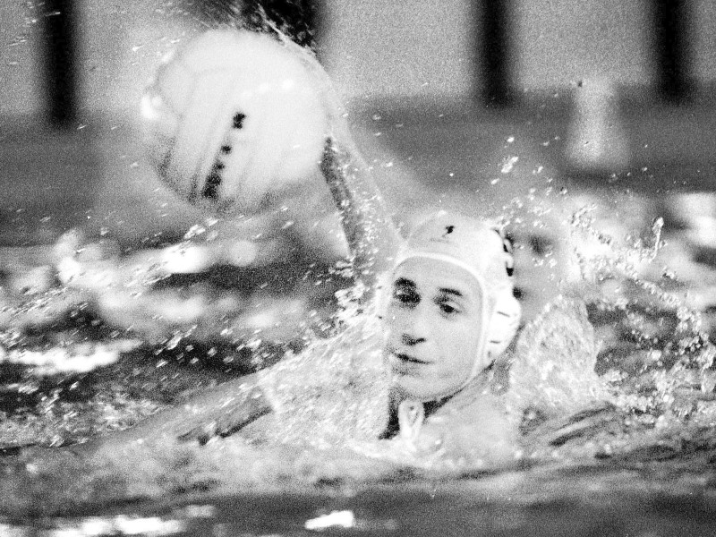 Im Eton College ist William Mitglied des Wasser-Polo-Teams, hier bei einem Match in seiner Schule.