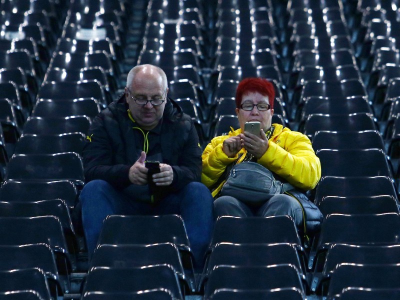 Fassungslose BVB-Fans im Stadion.