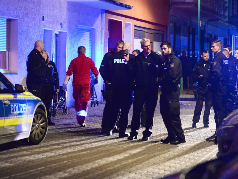 In Duisburg-Marxloh ist am Sonntagabend ein 14-Jähriger angegriffen worden. Später starb er im Krankenhaus.

Foto: Stephan Eickershoff / FUNKE Foto Services