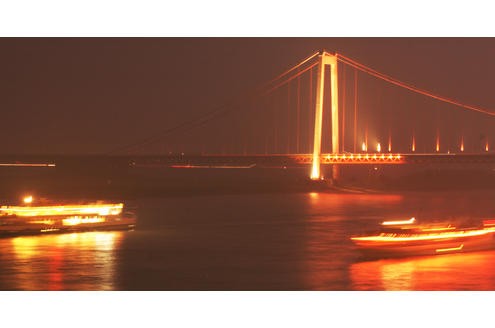 Probebeleuchtung Brücke Rheinbrücke Beleuchtung über dem Rhein bei Emmerich beim Feuerwerk Höhenfeuerwerk auf dem Rhein vor der Rheinpromenade Stadtfest Emmerich Jubiläum Stadtjubiläum 775 Jahre Freitag / Samstag 30./31. Mai 2008 Foto: Johannes Kruck