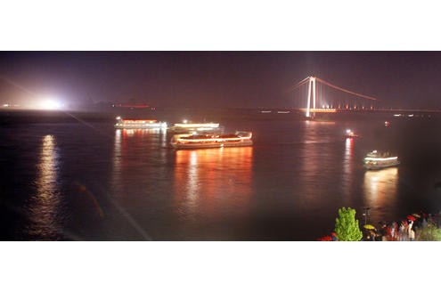 Probebeleuchtung Brücke Rheinbrücke Beleuchtung über dem Rhein bei Emmerich beim Feuerwerk Höhenfeuerwerk auf dem Rhein vor der Rheinpromenade Stadtfest Emmerich Jubiläum Stadtjubiläum 775 Jahre Freitag / Samstag 30./31. Mai 2008 Foto: Johannes Kruck