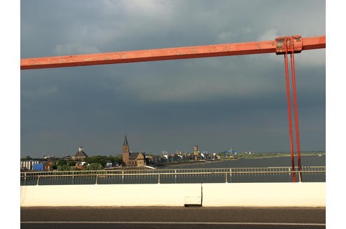 Blick von der Rheinbrücke auf Emmerich Foto Dirk Schuster