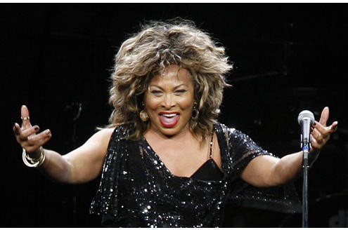 Anna Mae Bullock tritt als Tina Turner auf.