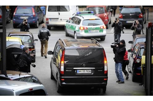 ...verließ nach dem ersten Verhandlungstag einen Hof des Landgerichtes. (Foto:ddp)