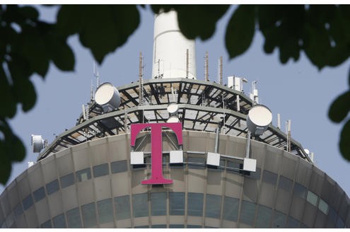 Auf Platz 9 davor die Deutsche Telekom mit 61,7 Milliarden Euro. Geschlagen von ...