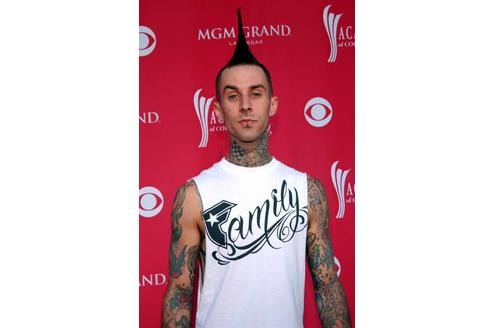 Wer am Körper von Schlagzeuger Travis Barker (Blink 182) eine untätowierte Stelle finden will, sollte sich beeilen.