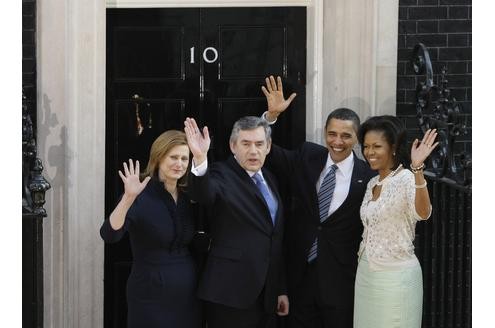 Zuerst besuchten sie den britischen Premierminister Gordon Brown und seine Frau Sarah in der Downing Street 10.