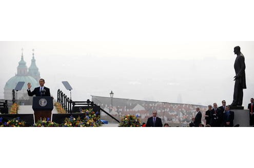 Vor der beeindruckenden Kulisse von Prag hielt Barack Obama bei seinem Tschechien-Besuch eine Rede.