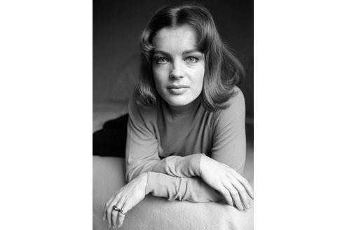 Und Rosemarie Magdalena Albach-Retty war Romy Schneider.