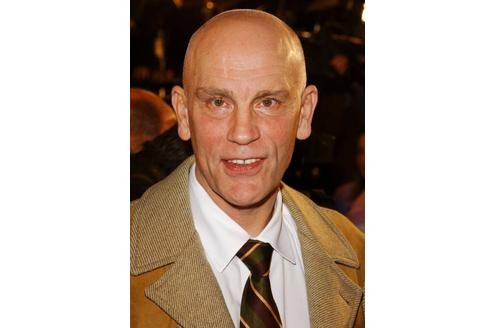 John Malkovich hat eine Tochter namens Amandine.