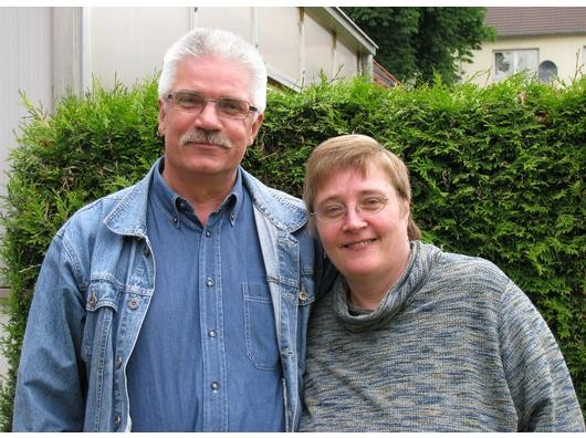 Endlich vereint: Gaby Hoeft und ihr leiblicher Bruder Detlef Liedtke. Foto: Melanie Bergs