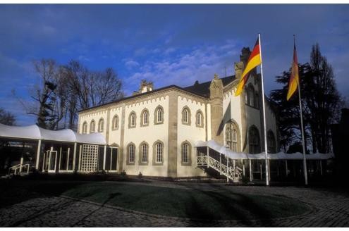 Der Deutsche Bundestag tagt im umgebauten alten Wasserwerk von September 1986 bis Oktober 1992. Heute gehört es zum Internationalen Kongresszentrum Bundeshaus Bonn.