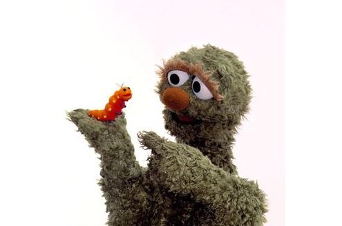 ...mit seinem Freund Gustav,... © NDR/Sesame Workshop