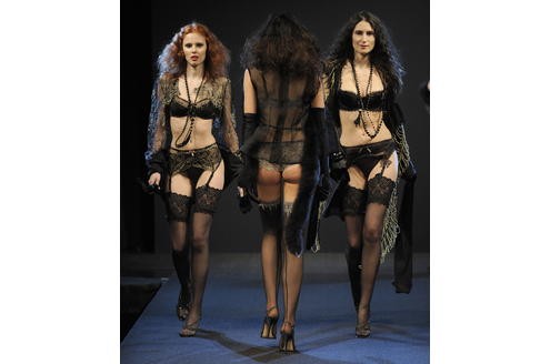 Die Herbst-/Winterkollektion auf dem Laufsteg der Lingerie-Fashion-Show in New York.