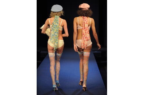 Die Herbst-/Winterkollektion auf dem Laufsteg der Lingerie-Fashion-Show in New York.