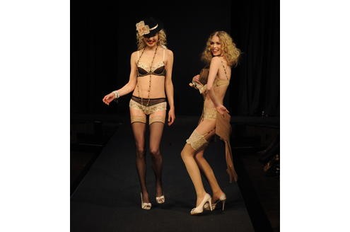 Die Herbst-/Winterkollektion auf dem Laufsteg der Lingerie-Fashion-Show in New York.