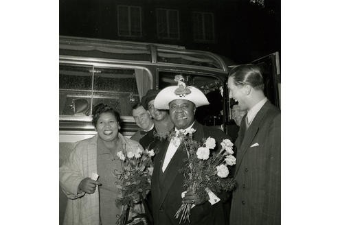 Weltstar und Jazz-Legende: Louis Armstrong 1952 vor der Lichtburg.