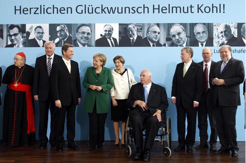 Kohl hatte am 3. April seinen 80. Geburtstag im privaten Kreis gefeiert. Zum offiziellen Festakt am Mittwoch waren zahlreiche Größen aus Politik und Gesellschaft nach Ludwigshafen gekommen, darunter viele langjährige Weggefährten.