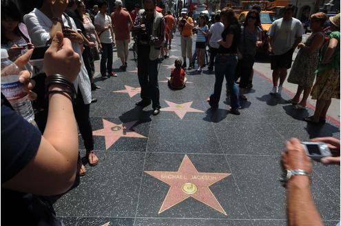 Fans in Hollywood trauern am Walk of Fame um ihre Legende.