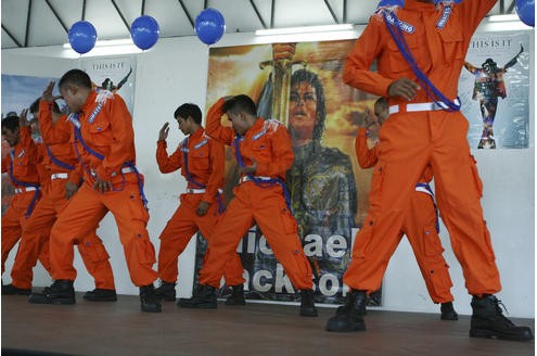 Auf den Philippinen performen Tänzer die bekanntesten Songs des King of Pop.