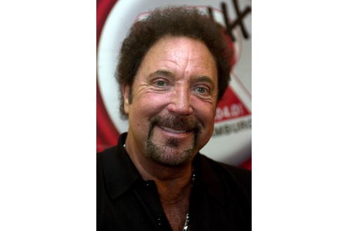 In Rakers erster Sendung  werden Tom Jones, Hannelore Elsner und Ulrich Tukur zu Gast sein. Tom Jones würde di Lorenzo gerne Rakers überlassen. Die meinte nach der Begegnung mit Pierre Brice dazu, sie habe mit alternden, fremdsprachigen Sexsymbolen ja jetzt so ihre Erfahrungen.