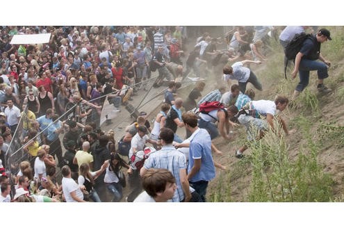 ... die Stadt habe „im Vorfeld mit dem Veranstalter und allen beteiligten Partnern ein stichhaltiges Sicherheitskonzept ausgearbeitet“. Aus seiner Sicht ist die Ursache für die Tragödie ...