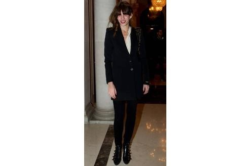 Gut angezogen ist, wenn es nach den Redakteuren der Vanity Fair geht, auch Lou Doillon.