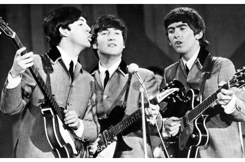 Traditionell haben es britische Musiker in den USA schwer. Dennoch schafften es die Beatles mit ihrer Single I Want To Hold Your Hand an die Spitze der US-Charts. Aufgrund ihres Erfolgs ...