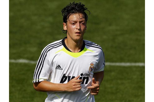 Der Wechsel von Mesut Özil zu Madrid gehörte zu den spektakulärsten Wechseln in Europa. Der Nationalspieler im Real-Dress.