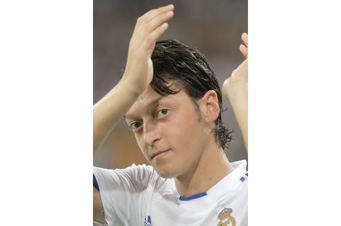 Der Wechsel von Mesut Özil zu Madrid gehörte zu den spektakulärsten Wechseln in Europa. Der Nationalspieler im Real-Dress.