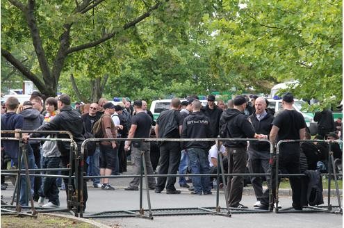 Teilnehmer der Nazi-Demo am Dortmunder Hafen.