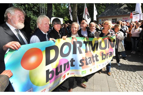 Gegendemonstration am Nordmarkt. Unter anderem mit Grünen-Chefin Claudia Roth und Dortmunds OB Ullrich Sierau.