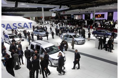 Doch beim Autosalon, der Paris seit 1898 alle zwei Jahre zur Bühne internationaler Automobilindustrie macht und mittlerweile rund 1,5 Millionen Besucher anzieht,...