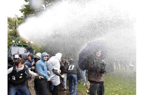 ...das geringste Übel für die Protestierenden. Viele Politiker wie...