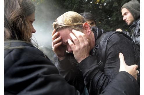 ... und Pfefferspray sowie Tränengas gegen die Demonstranten eingesetzt.