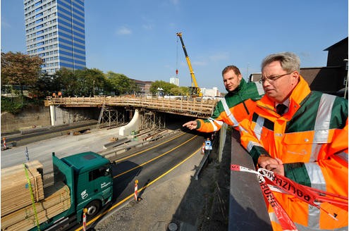 Auch im Oktober 2010 war die A 59 für die Bauarbeiten zeitweise gesperrt. 