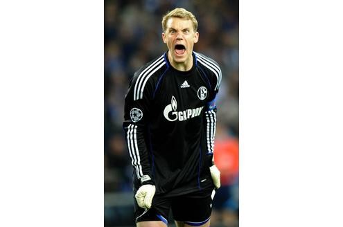 Manuel Neuer ist auf Grund seiner natürlichen Art der Schalker Fan-Liebling. Durch seine konstant starken Leistungen begehrt ihn aber auch die Konkurrenz.