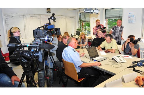 Das Medieninteresse bei der Pressekonferenz in Lüdenscheids Polizeistation war groß.