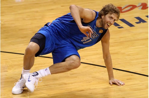 Daily Mirror (England): Dirk Nowitzki wurde als einer der größten Basketballer der Geschichte gefeiert, ...