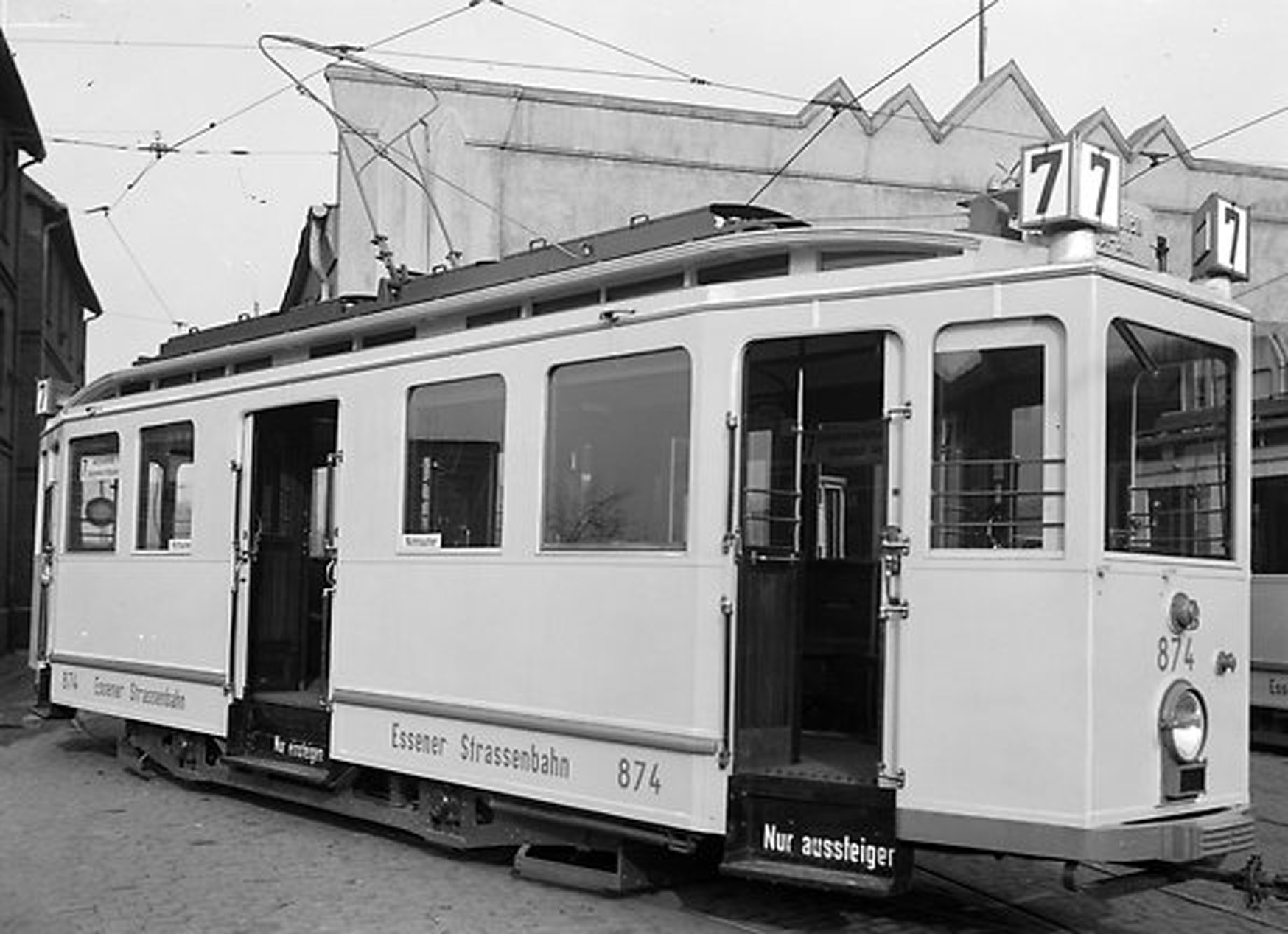 Gastell Triebwagen MW 874 mit Mitteleinstieg auf dem Betriebshof Schonnebeck, Gelsenkirchener Straße. (Wagennummerserie 871-875 ). Das Fahrzeug wurde 1966 ausgemustert.(Aufnahmedatum unbekannt).