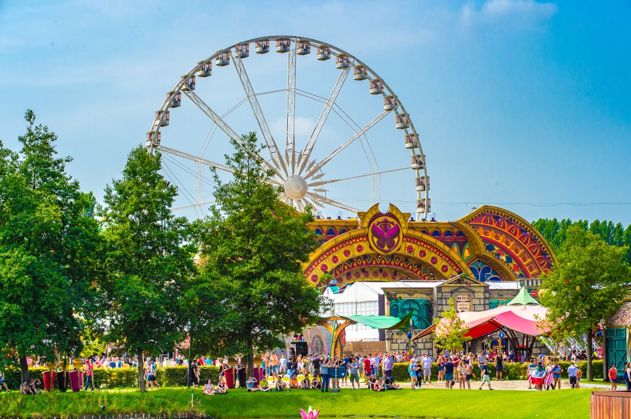 Ein riesiges Abenteurland für Erwachsene erwartet dich auf dem Tomorrowland. 