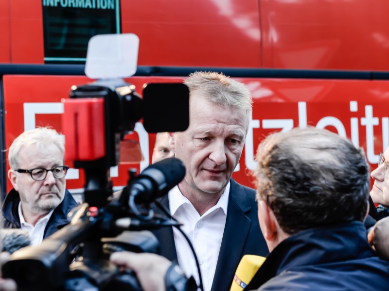 NRW-Innenminister Jäger fuhr noch am Freitagmorgen nach Bochum: Den Einsatzkräften bot sich ein furchtbares Bild. Menschen schrien um Hilfe.